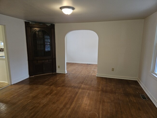 Building Photo - 513 E Baltimore St