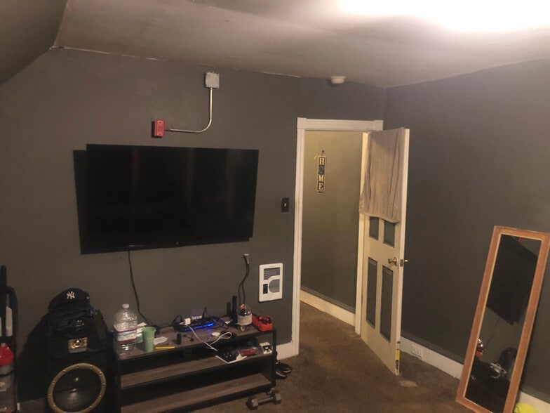 Building Photo - 5115 N 12th St