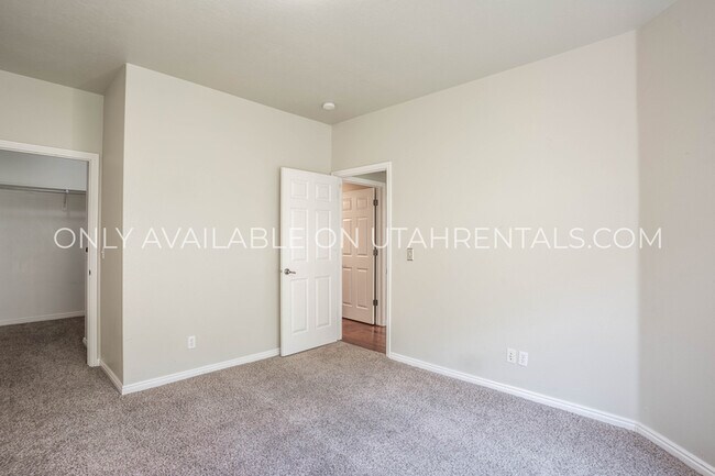 Building Photo - 1061 Canyon Meadow Dr