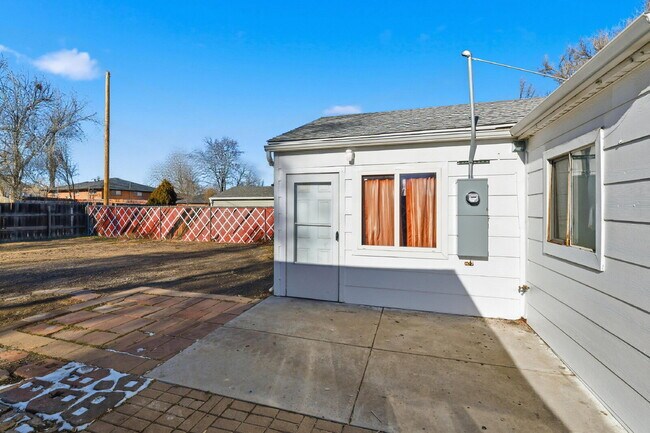 Building Photo - $1,930.95 - 3 Bedrooms, 1 Bathroom, Single Family Home in Aurora with fenced Yard!