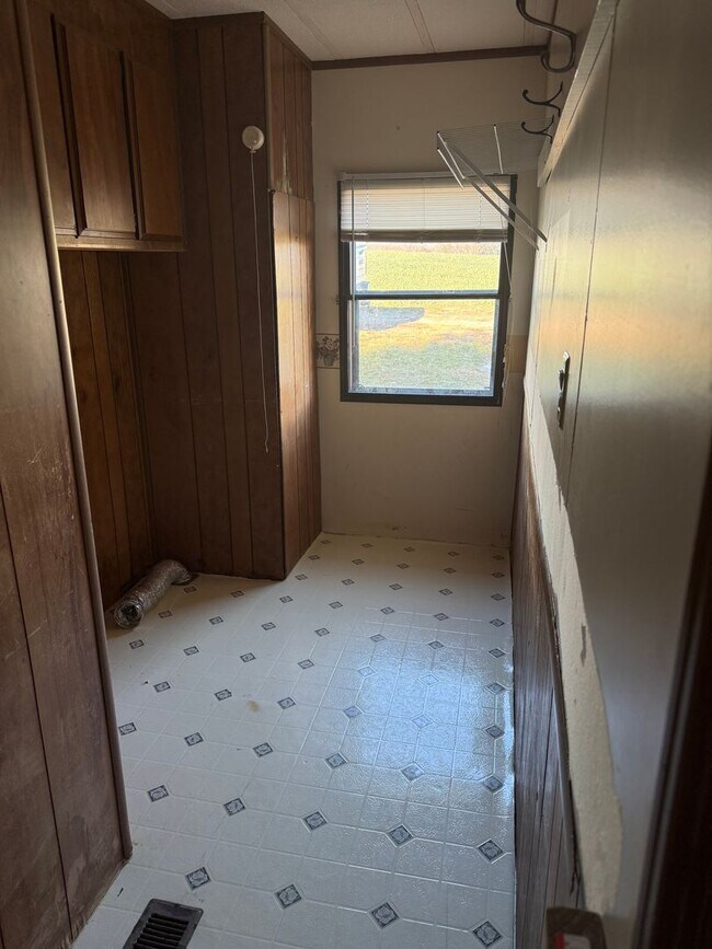 Building Photo - 662 Shippensburg Rd