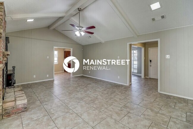 Building Photo - 4 Bedroom Pet-Friendly Home in DeSoto, TX with Main Street Renewal