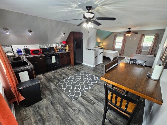 Building Photo - 292 Bridge Street Ext