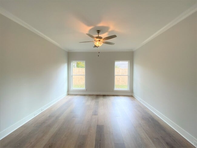 Building Photo - 2 Bedroom Off Jefferson Near Highland