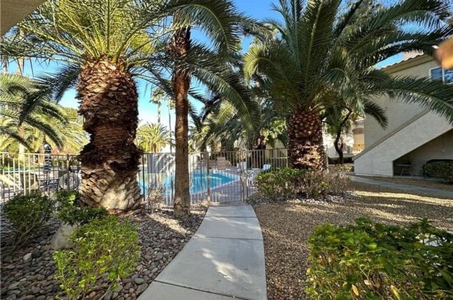 Building Photo - 6480 Annie Oakley Dr