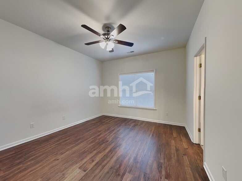 Building Photo - 2488 Somerset Place Dr