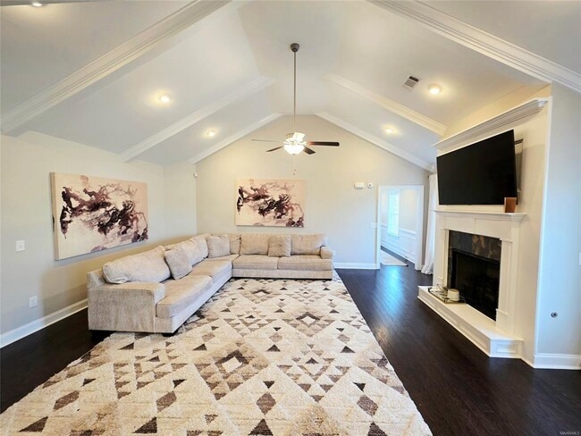 Building Photo - 656 Riverdale Dr.