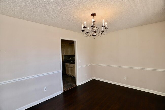 Building Photo - 2605 Turningleaf Ln