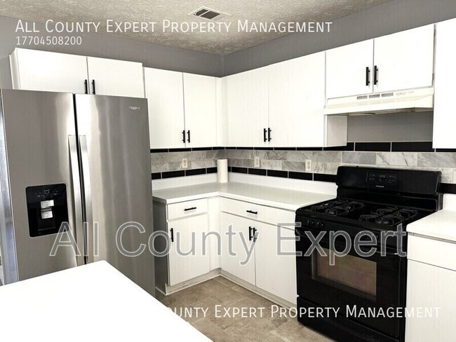 Building Photo - 3232 Sentinel Cir