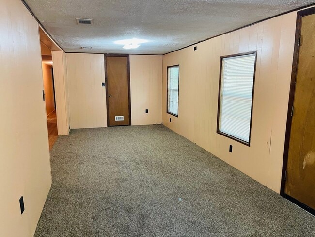 Building Photo - AVAILABLE AUGUST 2026! (Pet Friendly)