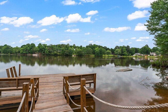 Building Photo - 3 Bedrooms 2 baths in McDonough on 1 acre waterfront backyard with private dock.