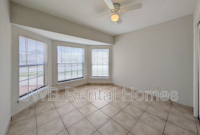 Building Photo - 2390 Ironstone Dr E