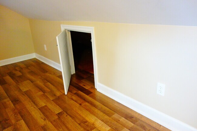 Building Photo - 8409 Greenwood Ave