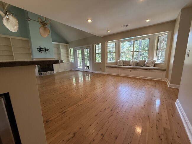 Building Photo - 14 Egret Dr