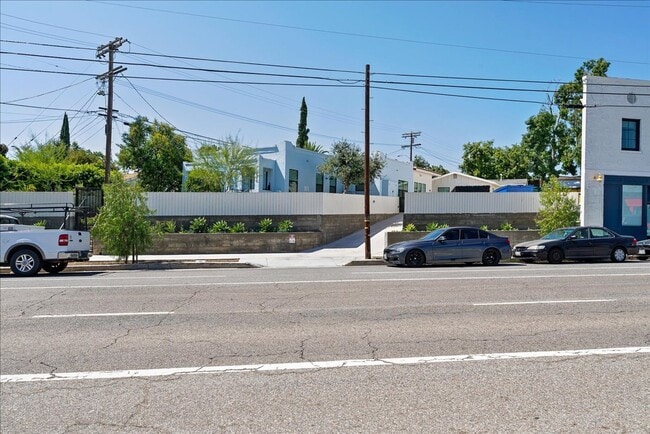 Building Photo - 3377 N Eagle Rock Blvd