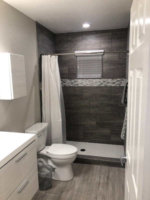 Building Photo - 2328 E 6th St