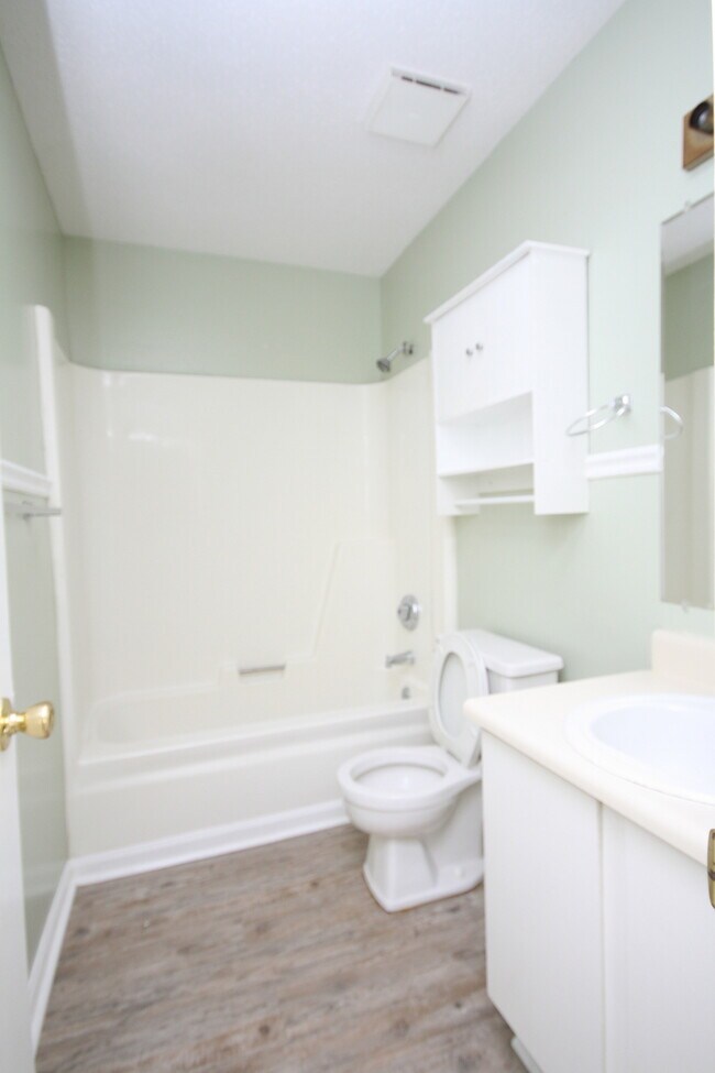 Building Photo - 115a Westscott Dr