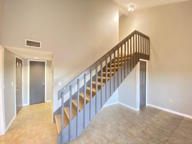 Building Photo - 650 Trinidad Ct