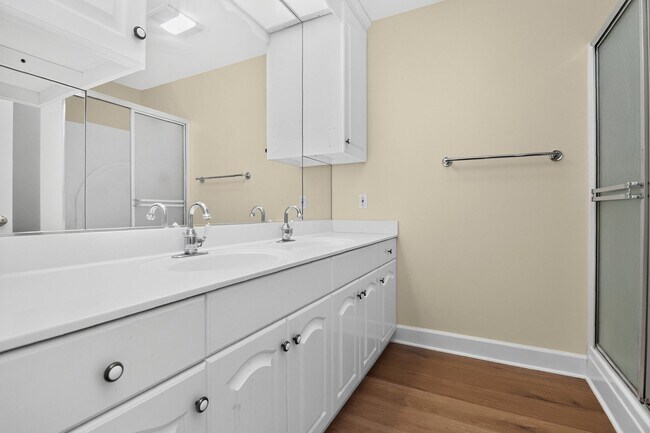 Building Photo - 151 Seagrove Ln