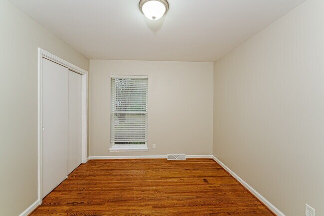 Building Photo - 1831 Mara Dr NE