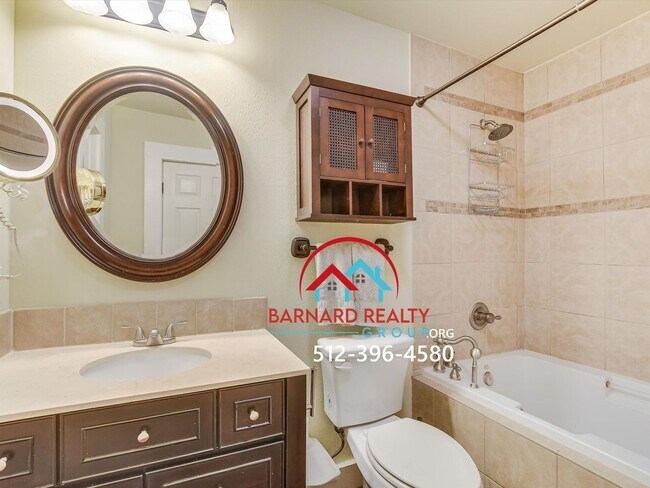 Building Photo - Available Now: 2 Bed/2 Bath in Historic Di...