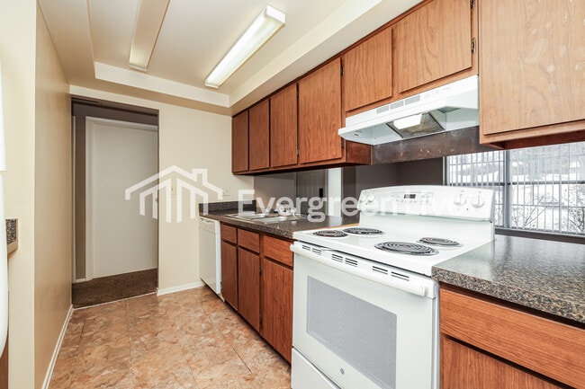 Building Photo - 5714 Troy Villa Blvd