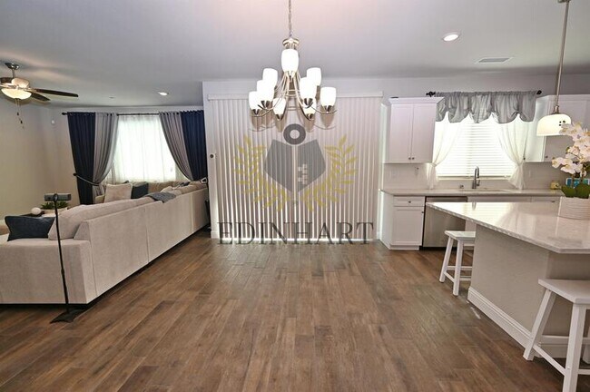 Building Photo - 1439 E Via Albero Dr