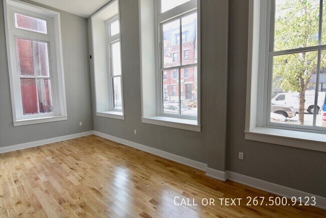 Building Photo - 1523 W Girard Ave