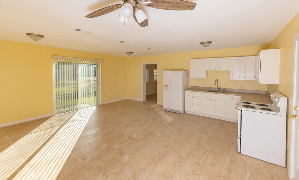 Kitchen/Living - 6128 Townsend Rd
