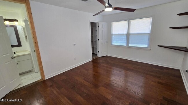 Building Photo - 933 Glastonbury Cir