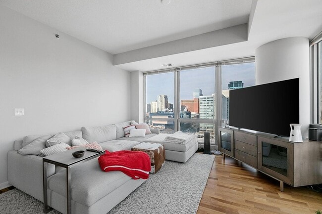 Building Photo - 929 Portland Ave