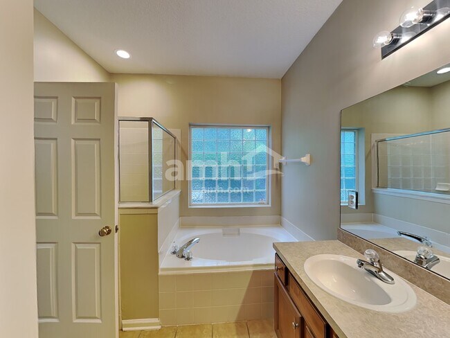 Building Photo - 700 Porto Cristo Ave