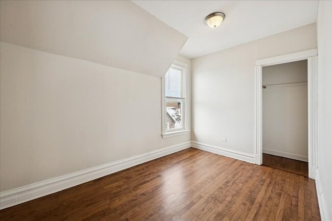 Building Photo - 3419 W McLean Ave