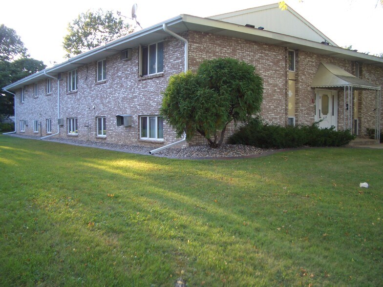 Front of building - 438 Dakota St S