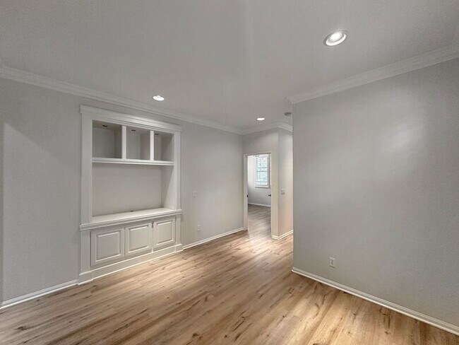 Building Photo - 1828 Scarlet Pl