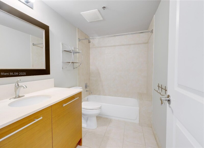 Building Photo - 2641 N Flamingo Rd