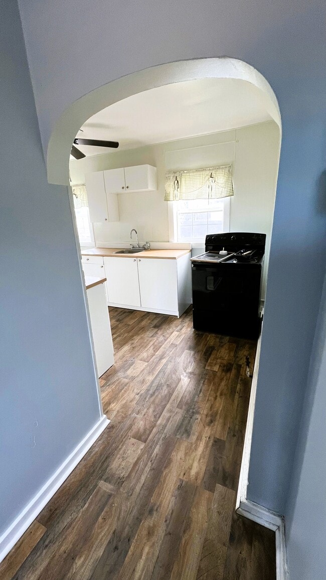 Building Photo - 414 Erie Ave