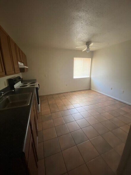 Building Photo - 656 Palisades Dr
