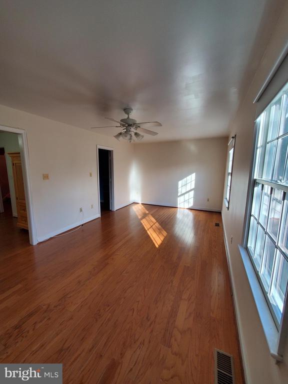 Building Photo - 652 Currant Ct