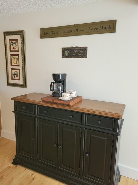 Coffee Bar - 18 Beachwood Bay Dr