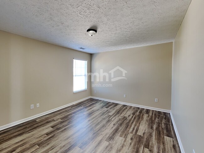 Building Photo - 906 Grand Oak Drive