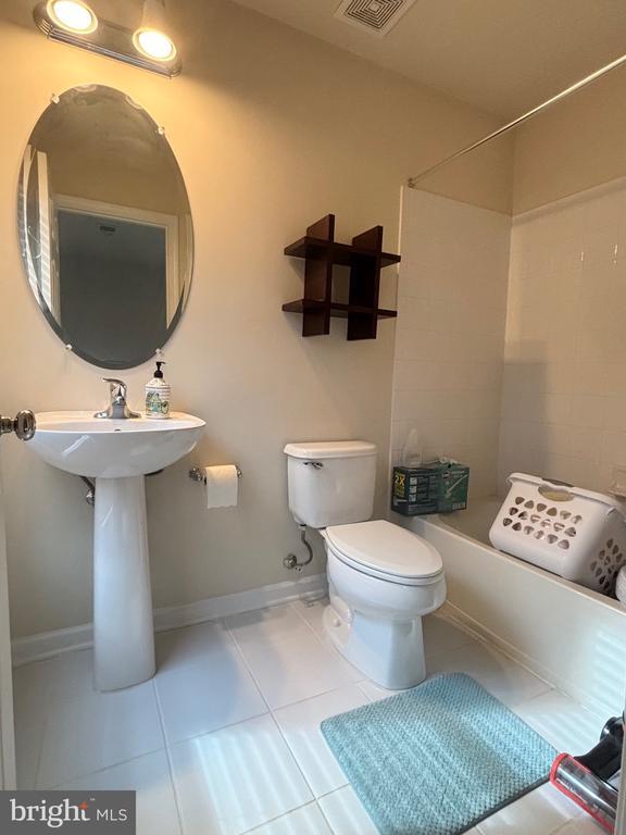 Building Photo - 9462 Canonbury Square