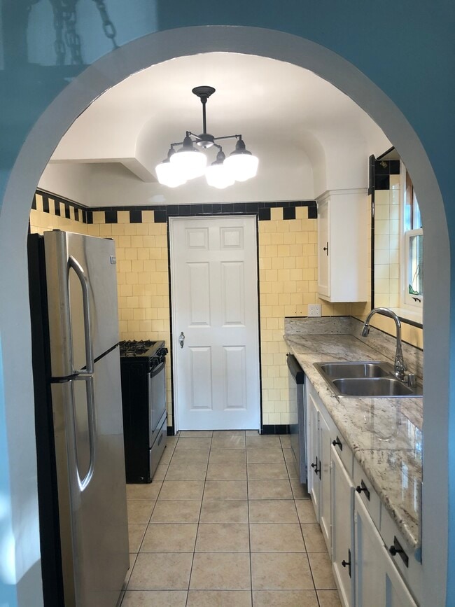 Building Photo - 1069 S Crescent Heights Blvd