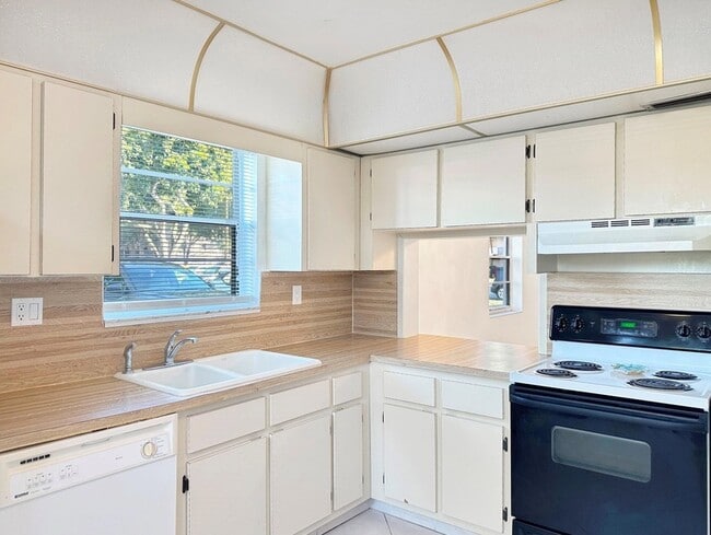 Building Photo - 6090 N Sabal Palm Blvd