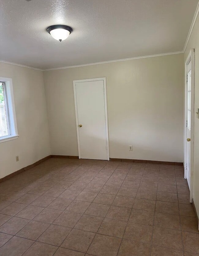 Building Photo - 214 Guidry Rd