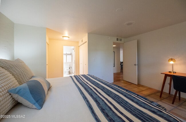 Building Photo - 5701 N Glen Creek Dr