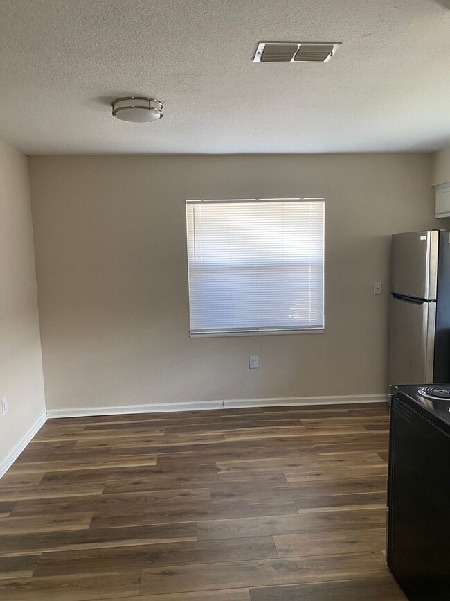 Building Photo - Locke Street Triplex Units