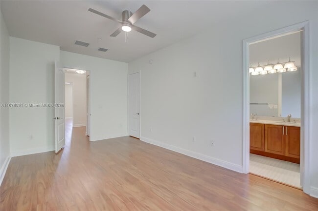 Building Photo - 406 SW 14th Ave