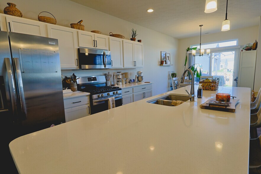 Building Photo - 1158 Thorny Ln