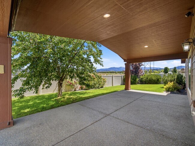 Building Photo - Spacious Unfurnished Home in Liberty Lake | Modern Living in a Prime Location